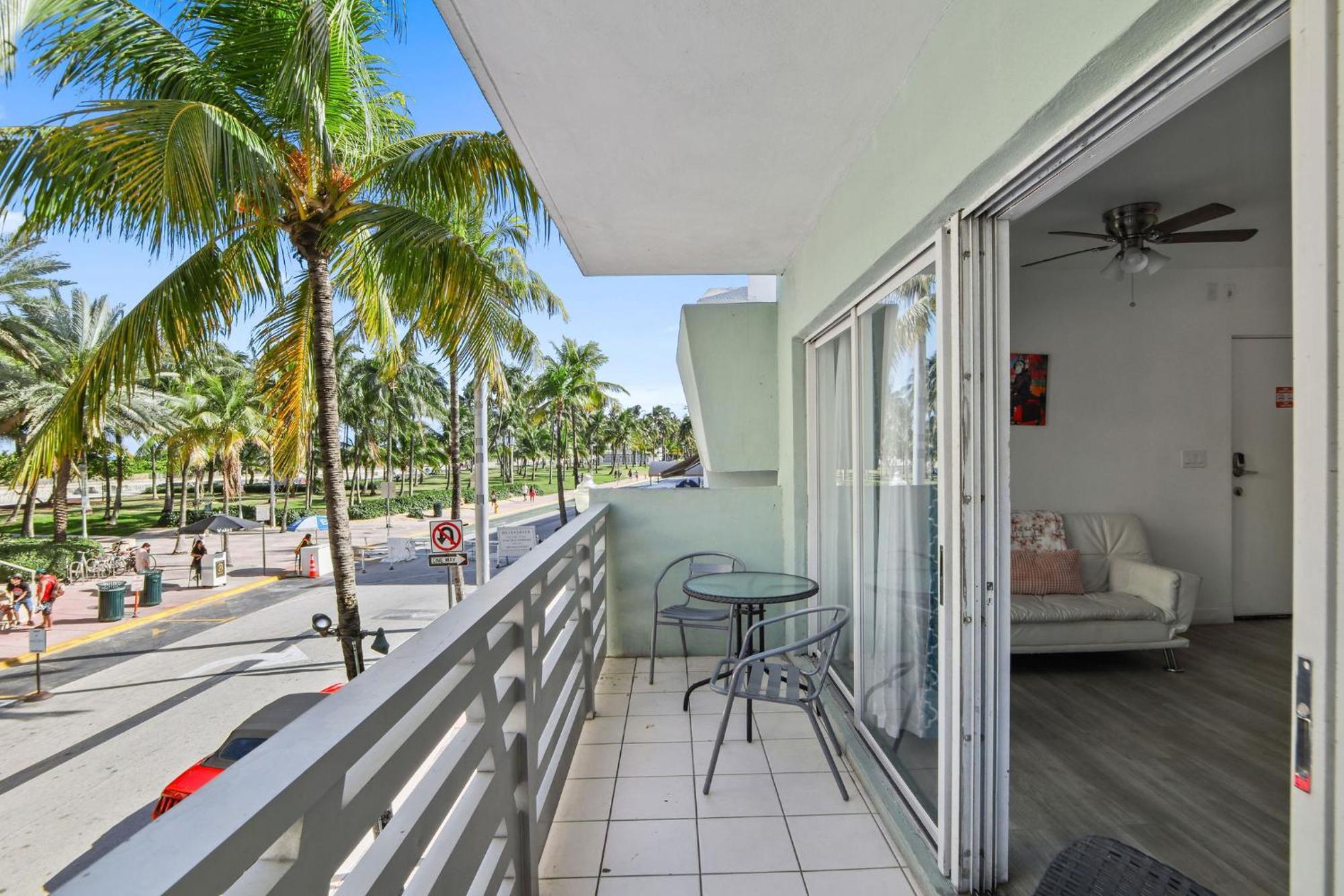 Balcony Chic Apt, W/2 Queenbeds, On Ocean Dr Beach Apartment Miami Beach Exterior photo