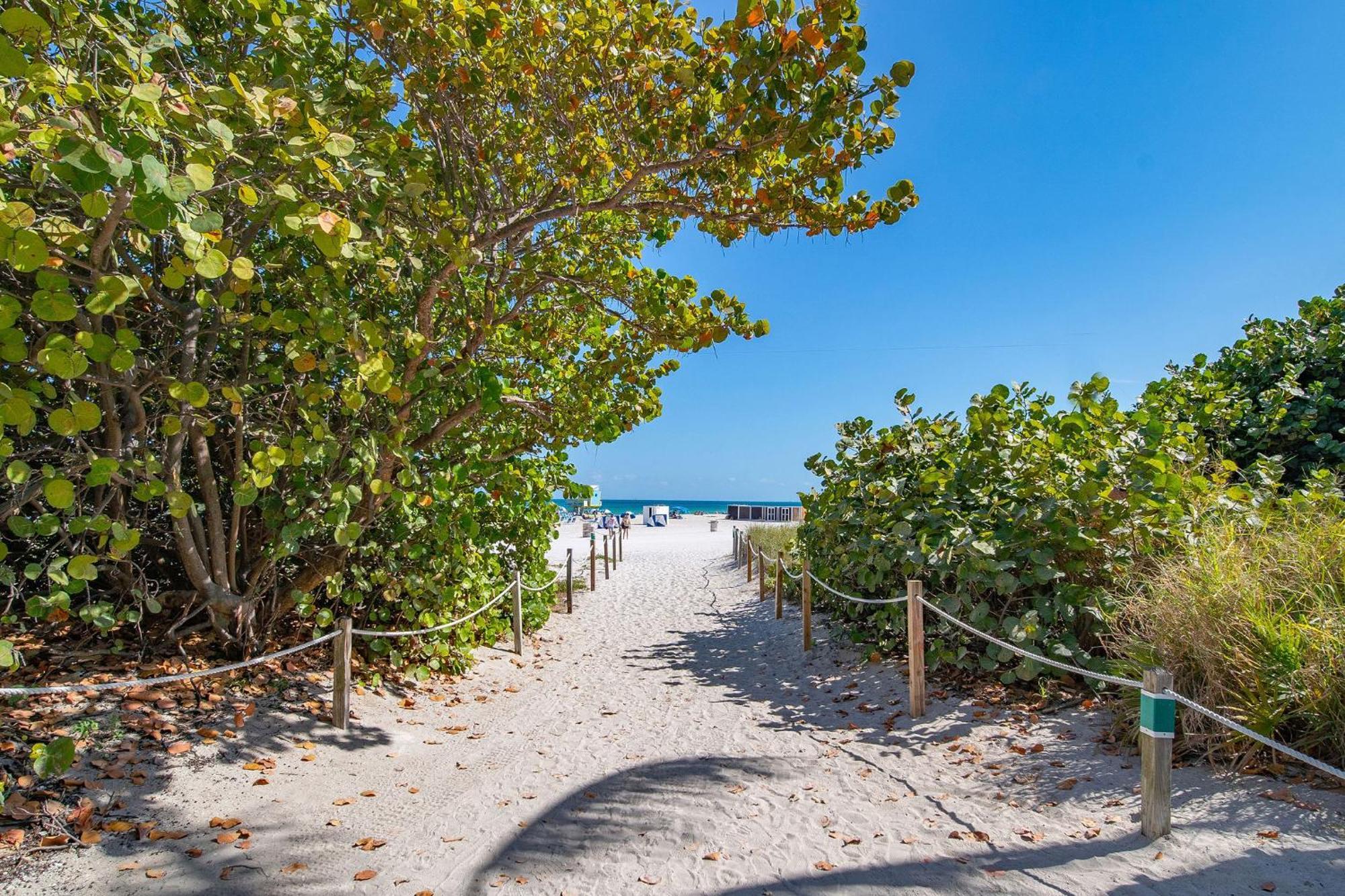 Balcony Chic Apt, W/2 Queenbeds, On Ocean Dr Beach Apartment Miami Beach Exterior photo